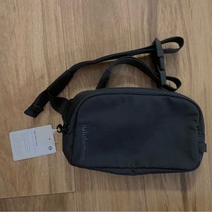 NWT Lululemon Everywhere Belt Bag Mini Black